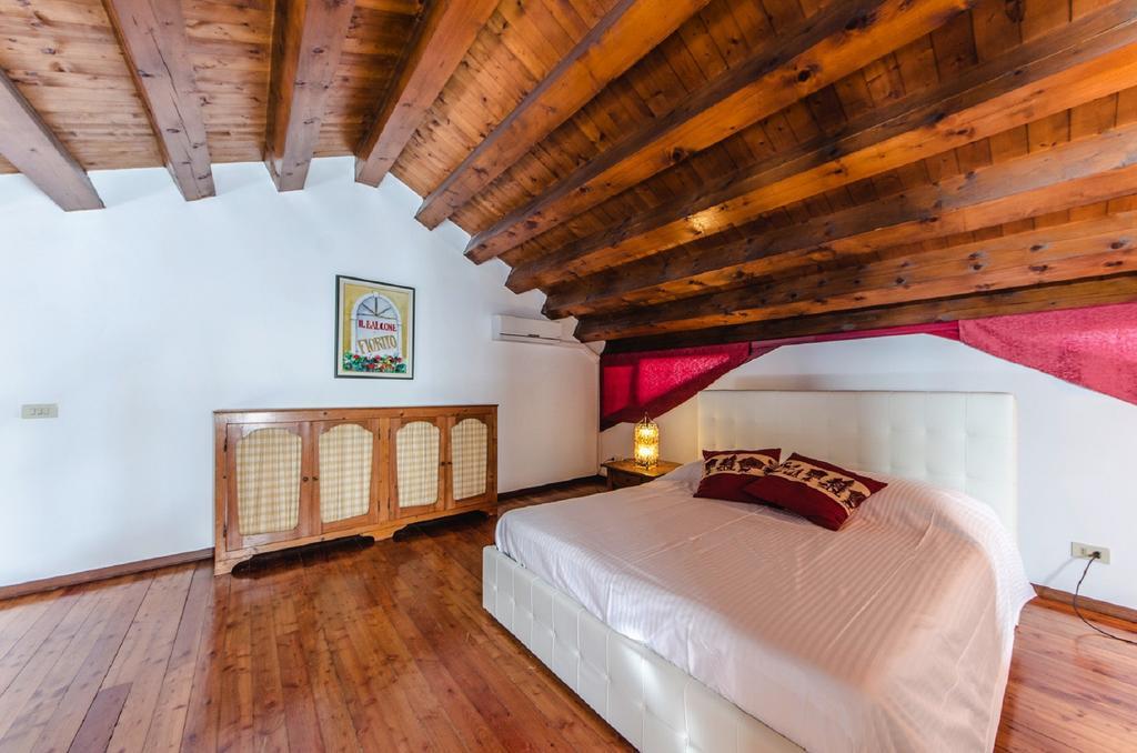 Вілла Novalesi Red House Ноале Екстер'єр фото